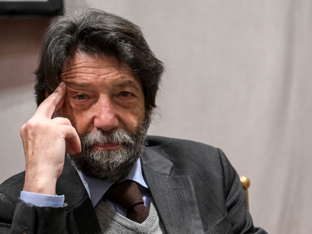 Cacciari e la commissione d'inchiesta: "Indagate sui vaccini"