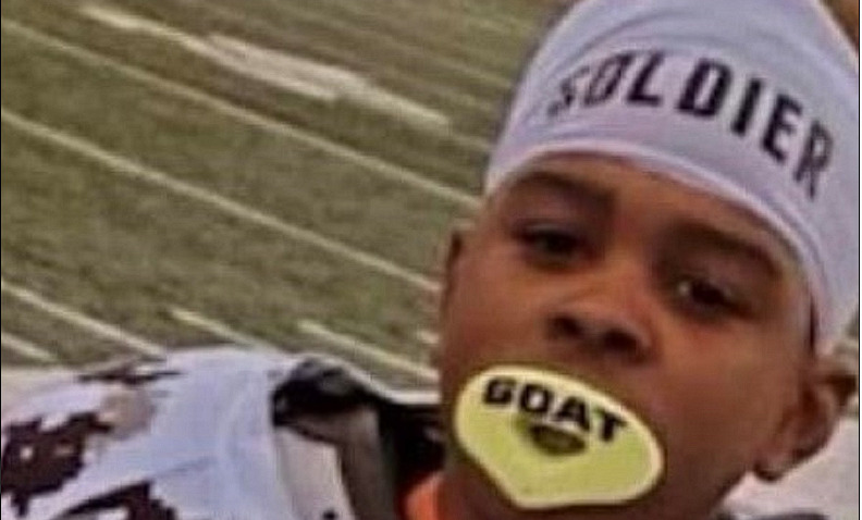 "Il mio fratellino non si muove più": 12enne muore giocando a football - Grandeinganno