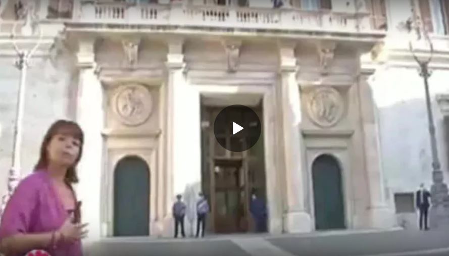 Parlamentari scappano a sentire parlare di vaccini... - Grandeinganno