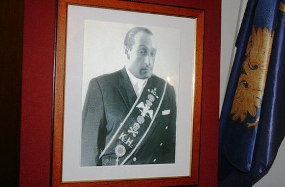 Antonio De Curtis in arte Totò, massone dal 1925. Chi era veramente "il principe della risata". - Grandeinganno