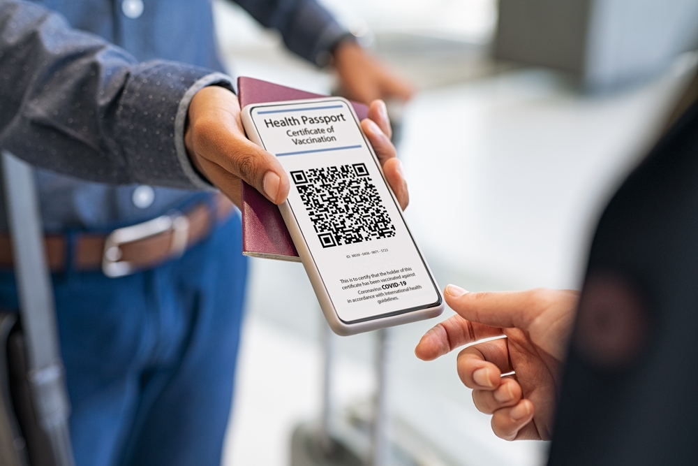 La Commissione UE annuncia un nuovo Green Pass, questa volta permanente - L'INDIPENDENTE
