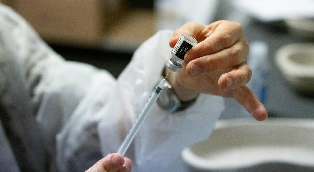 Aumento di decessi dopo il vaccino, il sindacato di Polizia presenta un esposto in Procura
