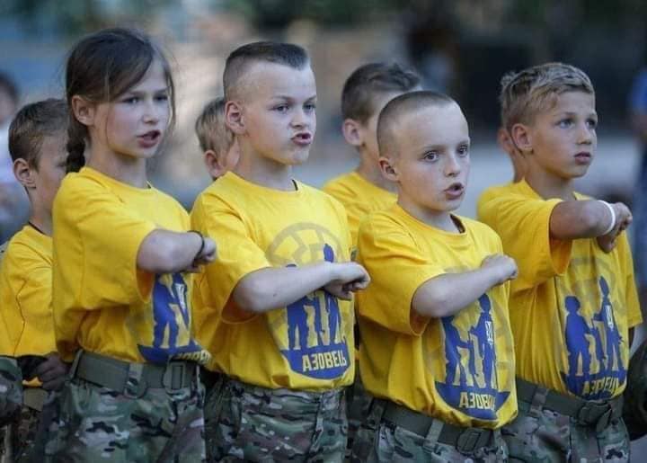 Ucraina: i bambini soldato addestrati dei neonazisti del battaglione Azov - Grandeinganno
