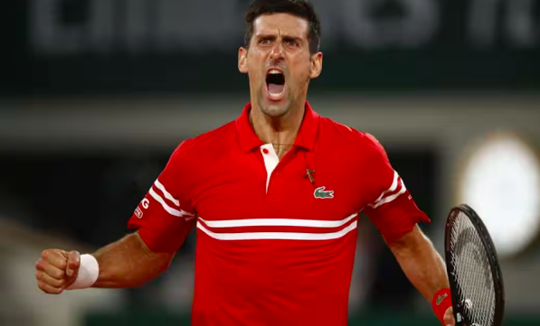 “I miei colleghi hanno fatto schifo quanto voi giornalisti” Novak Djokovic dopo quasi due anni torna a parlare della gogna mediatica mondiale contro di lui. Per fortuna il tempo gli ha dato ragione – DC NEWS