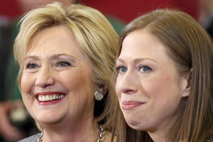 Chelsea Clinton accusata di promuovere la "pornografia per bambini" con libri LGBTQ sessualmente espliciti nelle scuole - Grandeinganno