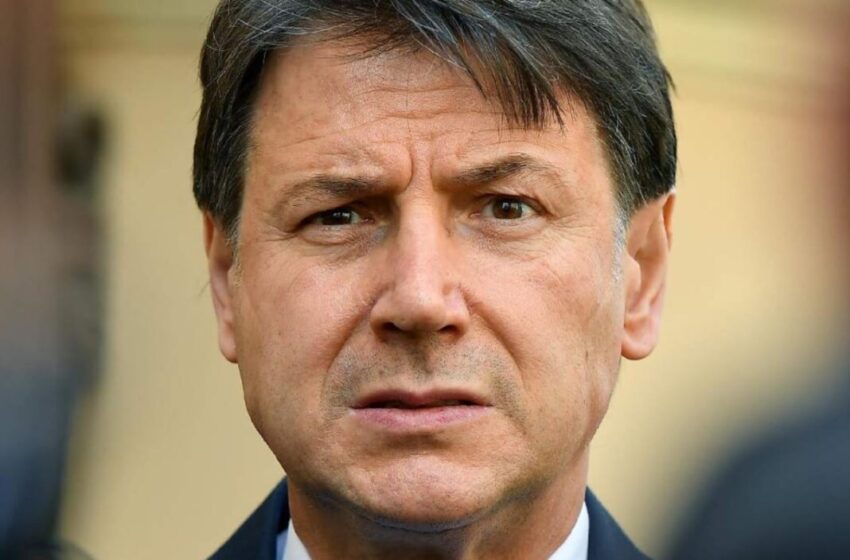 Il presidente del M5s Giuseppe Conte è stato schiaffeggiato in piazza durante un evento elettorale - Grandeinganno