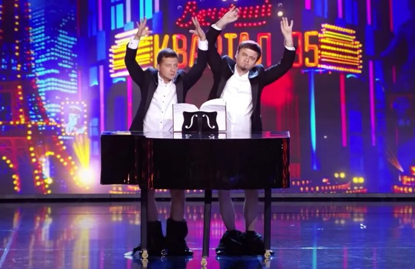 Il presidente dell'Ucraina Zelensky suona il piano "con il suo pene" nello sketch del 2016 - Grandeinganno