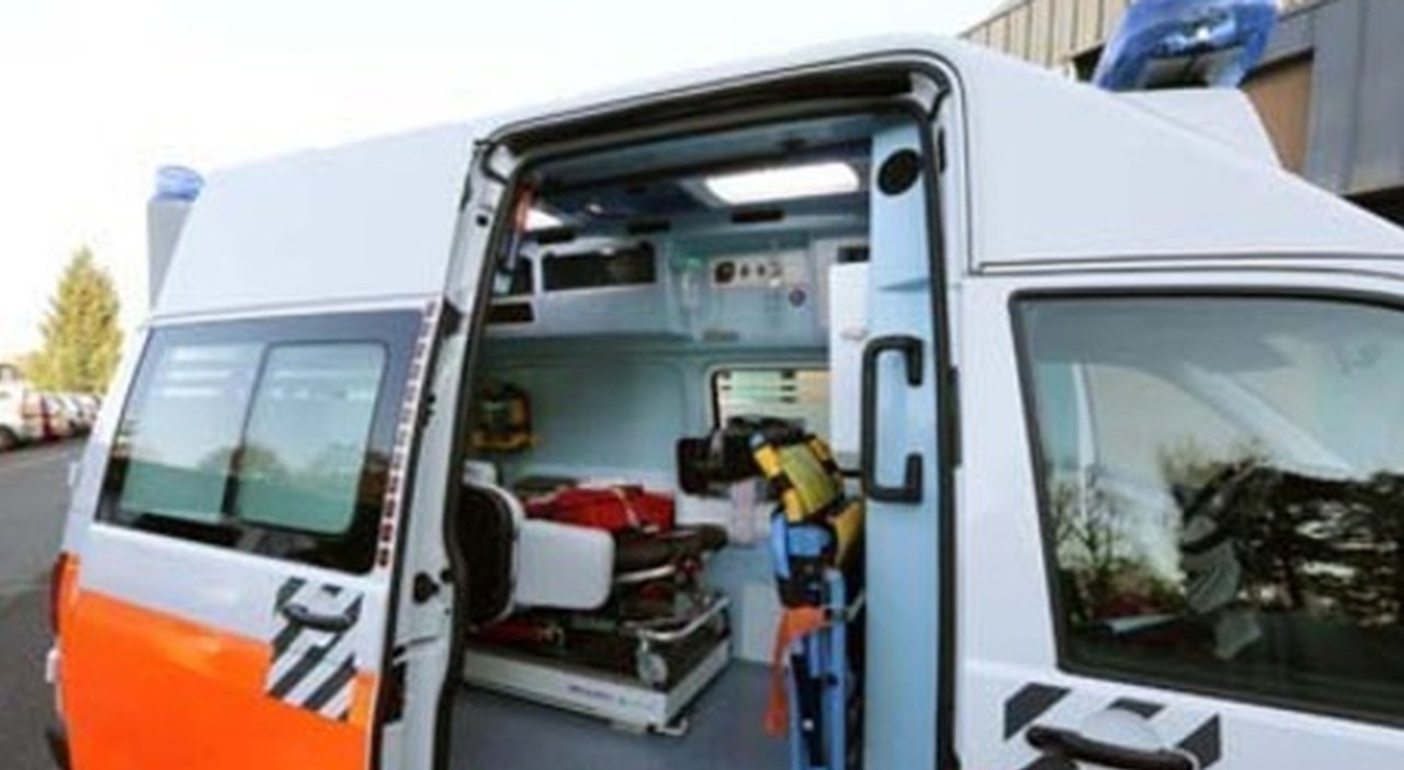 Malore improvviso: si accascia sul volante e muore in auto all'incrocio, Daniele aveva 50 anni