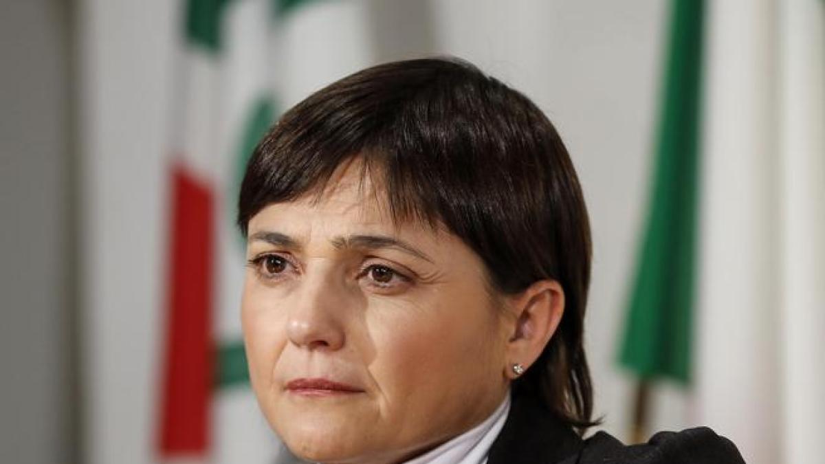 Serracchini e l'incidente con il monopattino: «Servono regole certe» | Corriere.it