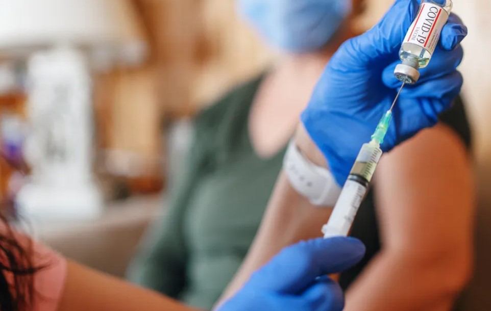“Danni agli organi sani”. Vaccini, il biologo Isidoro sugli effetti - D TUTTO E D+