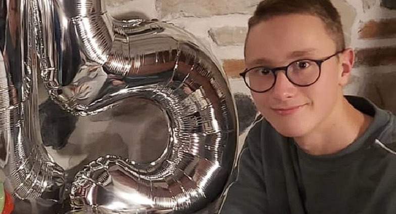 Saluta la mamma e sale in bici, poi il malore: Mattia muore a 15 anni. La corsa in ospedale e la tremenda scoperta - Grandeinganno