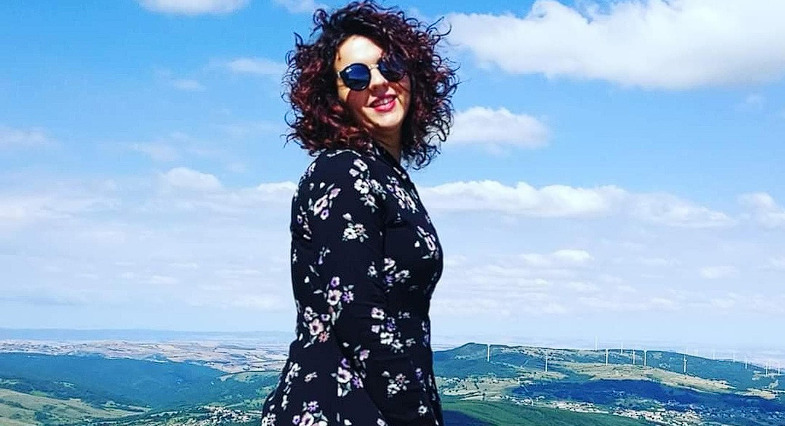 Incinta al sesto mese muore per un malore, il dramma davanti al compagno: Alessandra aveva 34 anni, deceduta anche la figlia - Grandeinganno