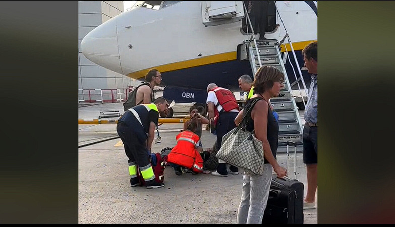 Volo Ryanair per Malpensa in ritardo di 12 ore: malori e svenimenti in cabina - Grandeinganno