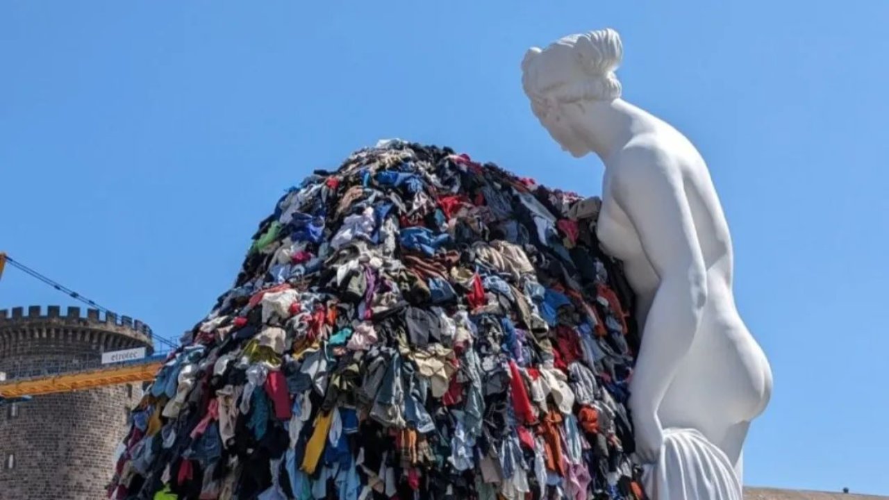 Napoli, individuato l'autore del rogo della Venere degli stracci