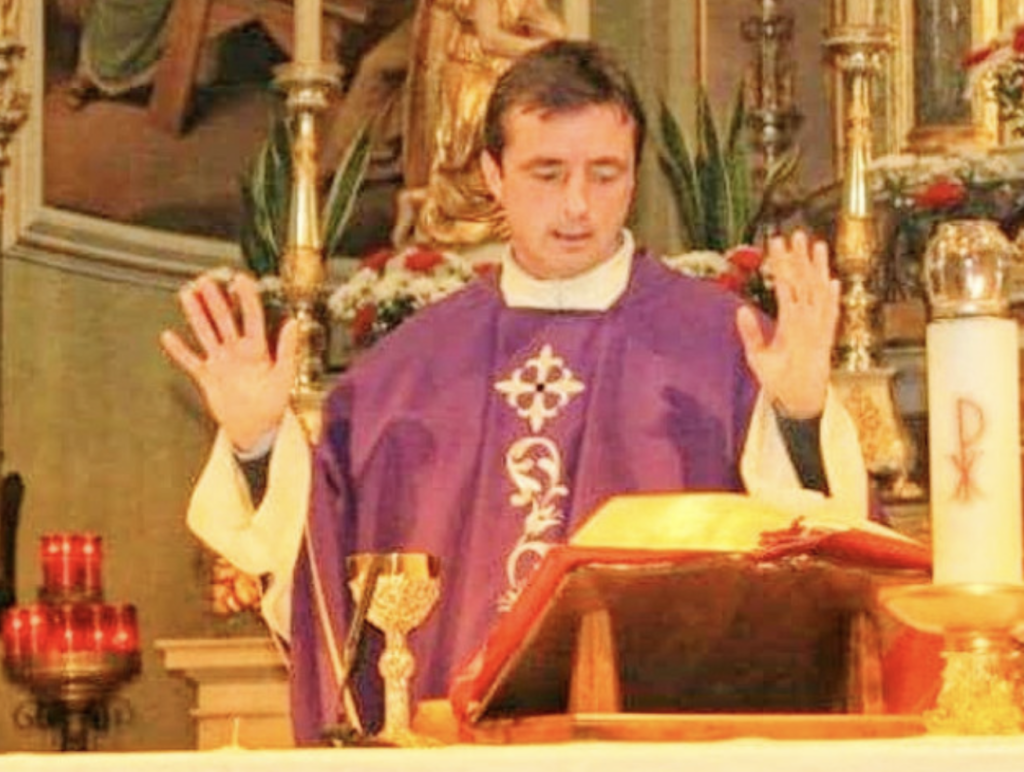 Don Minoni sui danneggiati da vaccino: "Come scriveva San Paolo, gli uomini si sono circondati di maestri che rifiutano di dare ascolto alla Verità" - eVenti Avversi