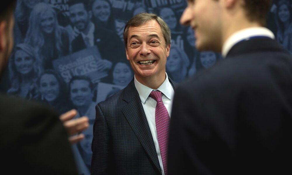 Congelati i conti di Nigel Farage: la persecuzione bancaria arriva in Europa – RENOVATIO 21