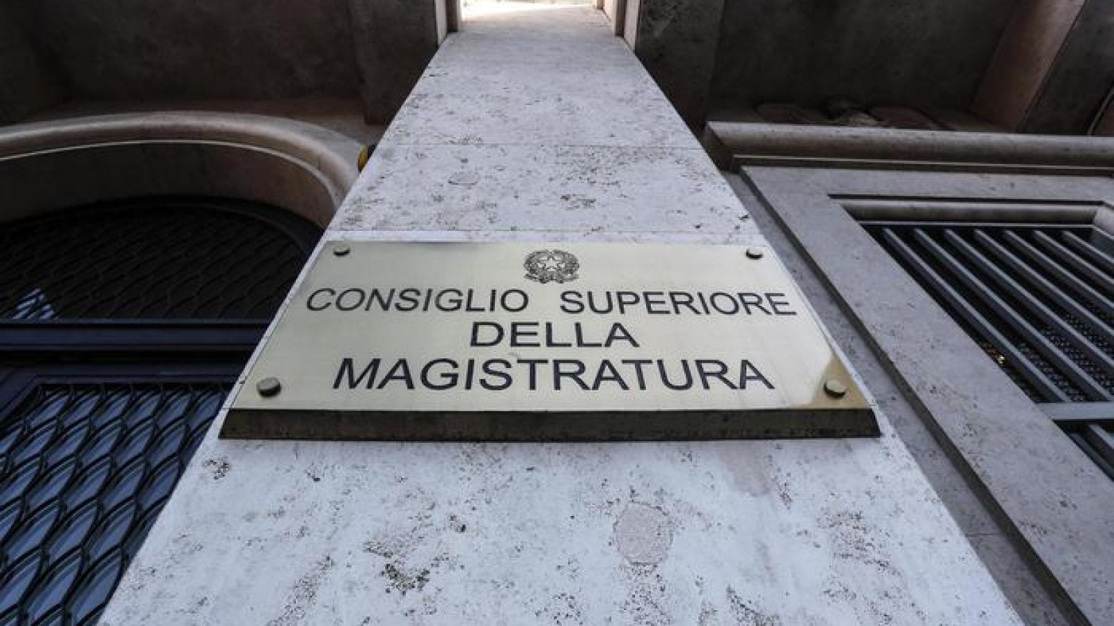 Aveva ragione Cossiga: per riformare la giustizia voleva mandare i carabinieri al Csm - HuffPost Italia