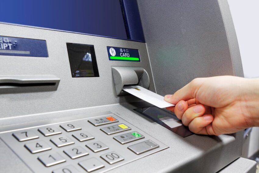 Addio contante: i Bancomat stanno scomparendo rapidamente in Italia - Grandeinganno