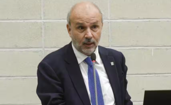 Stipendi d’oro a tutti i suoi amici! Il Ministro Schillaci, alla faccia delle promesse elettorali, non solo prosegue il lavoro di Speranza. Regala super stipendi a cani e porci – DC NEWS