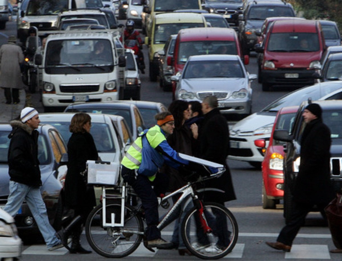 Milano, limite di 15 km/h in dieci strade - News - Automoto.it