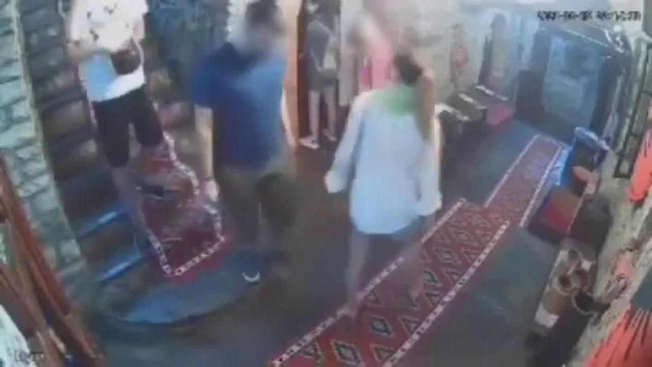 Albania, italiani scappano dal ristorante e Meloni fa saldare il conto all'ambasciata. Critiche delle opposizioni. Poi la precisazione: