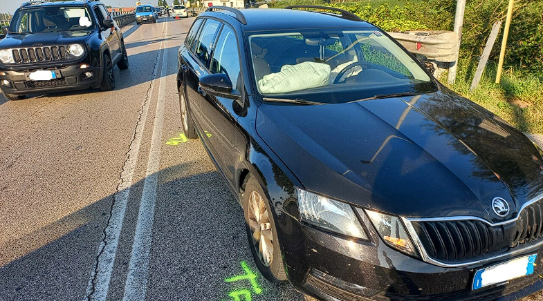 24enne ha un malore al volante, schianto a Noventa con quattro mezzi coinvolti - Grandeinganno