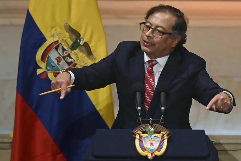 Colombia espelle l'ambasciatore israeliano e Israele blocca l'esportazione di armi: crescono le tensioni tra i due paesi - Grandeinganno