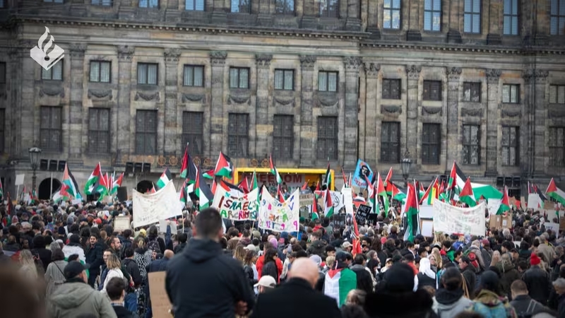 Amsterdam: 15.000 persone al corteo pro Palestina. Manifestanti filo-israeliani minacciano di disturbare la manifestazione - Grandeinganno