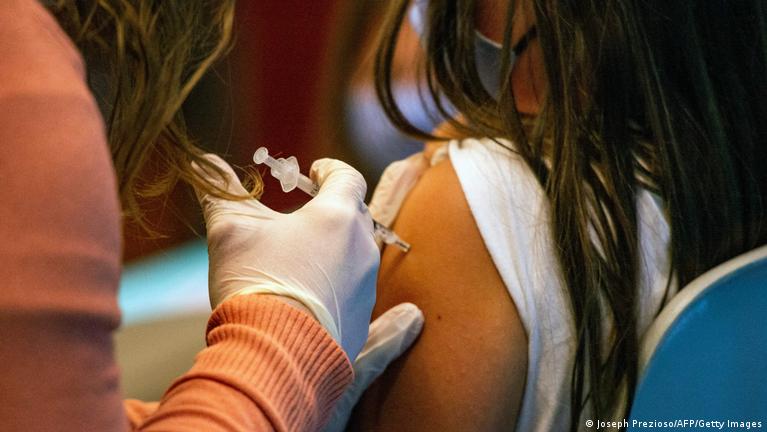 Studio rivela incremento preoccupante del rischio cardiovascolare nei giovani durante la distribuzione dei Vaccini anti-COVID-19 - Grandeinganno