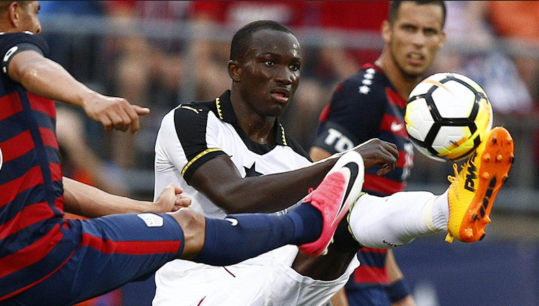 Malore fatale in campo per il calciatore Raphael Dwamena durante partita in Albania: morto a soli 28 anni - Grandeinganno