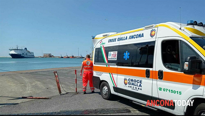 Soccorsi al porto di Ancona, malore per un membro dell'equipaggio di un traghetto - Grandeinganno