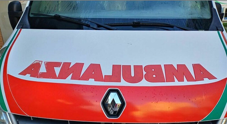 Malore improvviso, donna di 42 anni trovata morta in un parcheggio: si è sentita male nella sua auto - Grandeinganno