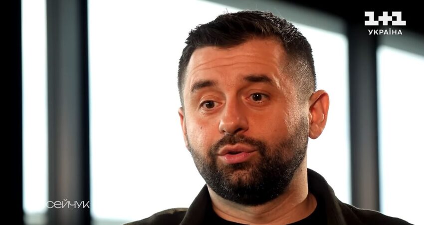 Capo del partito di Zelensky: la Guerra in Ucraina poteva finire, ma Johnson disse "si fa la guerra e basta" - Grandeinganno
