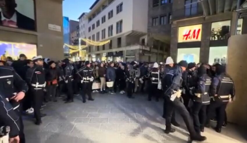 Firenze: Tenore esegue una performance in strada senza permesso, intervengono quindici agenti per multarlo - Grandeinganno