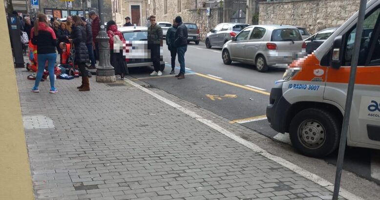 Malore in strada per un 50enne, salvato dai passanti con un massaggio cardiaco - Grandeinganno