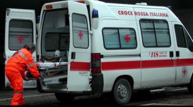 Ennesima tragedia a scuola: Ragazzino di 13 Anni stroncato da un malore improvviso mentre entra in classe - Grandeinganno
