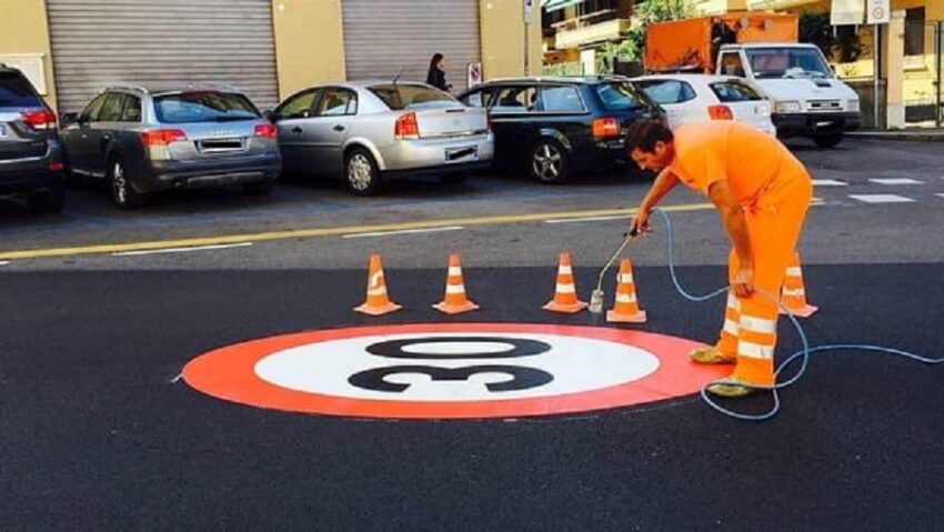 Ministero delle Infrastrutture e dei Trasporti respinge il limite di 30 km/h a Bologna: genera più problemi che benefici - Grandeinganno