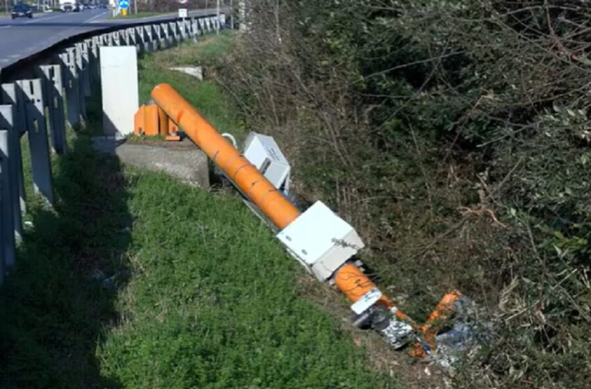 Fleximan' in azione: ottavo autovelox abbattuto a Rovigo, ripreso da telecamera - investigatori sulle sue tracce - Grandeinganno