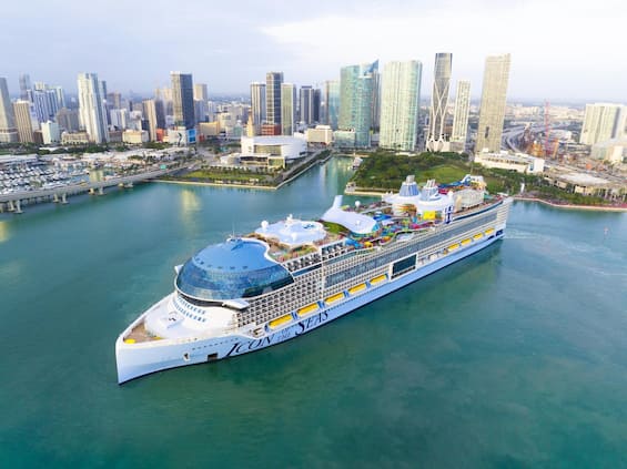 Salpata da Miami la nave da crociera più grande del mondo | Sky TG24