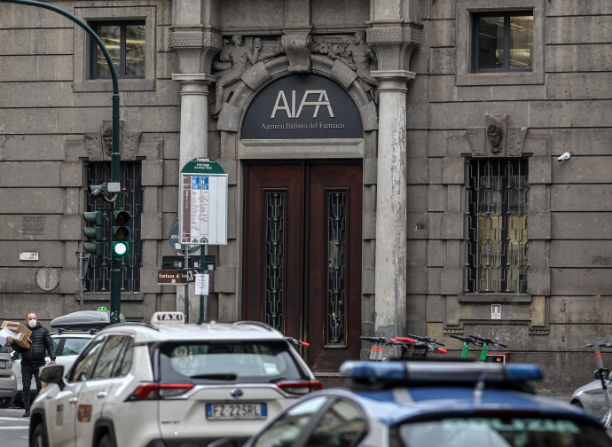 «Corruzione e omicidio: il controllore Aifa trattava sui prezzi dei vaccini» - La Nuova Bussola Quotidiana