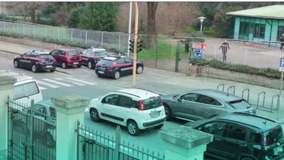 Firenze, agenti picchiati nel centro per "minori non accompagnati" • Imola Oggi