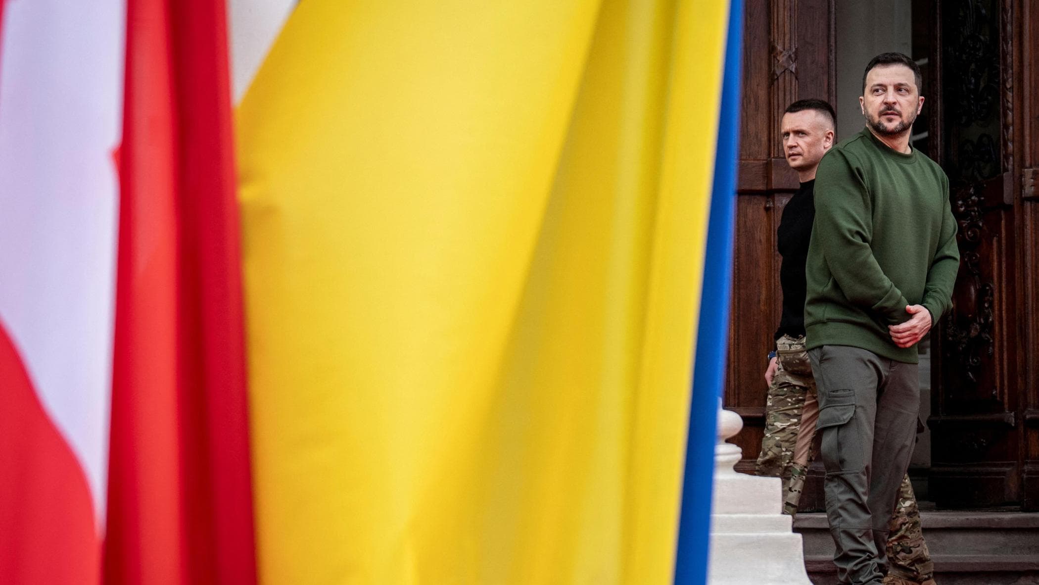 Meloni porta il G7 a Kiev e firma con Zelensky le garanzie di sicurezza - la Repubblica