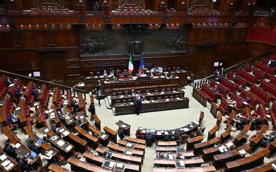Nuovo Codice della strada: via libera della Camera, ora il testo al Senato. Le novità | Sky TG24