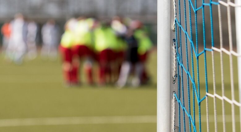 Malore improvviso durante la partita, calciatore di 13 anni si accascia e muore sotto gli occhi dei compagni di squadra - Grandeinganno