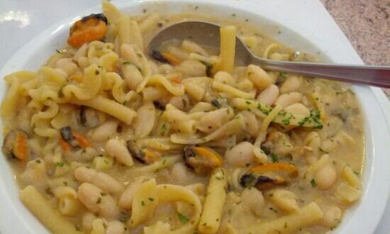 PASTA E FAGIOLI CON LE COZZE – Cose di Napoli