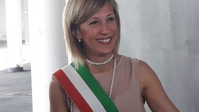 Malore improvviso stronca sindaco di Castellanza: morta improvvisamente a 50 anni, poco dopo discorso del 25 aprile, con la fascia tricolore ancora addosso. - Grandeinganno