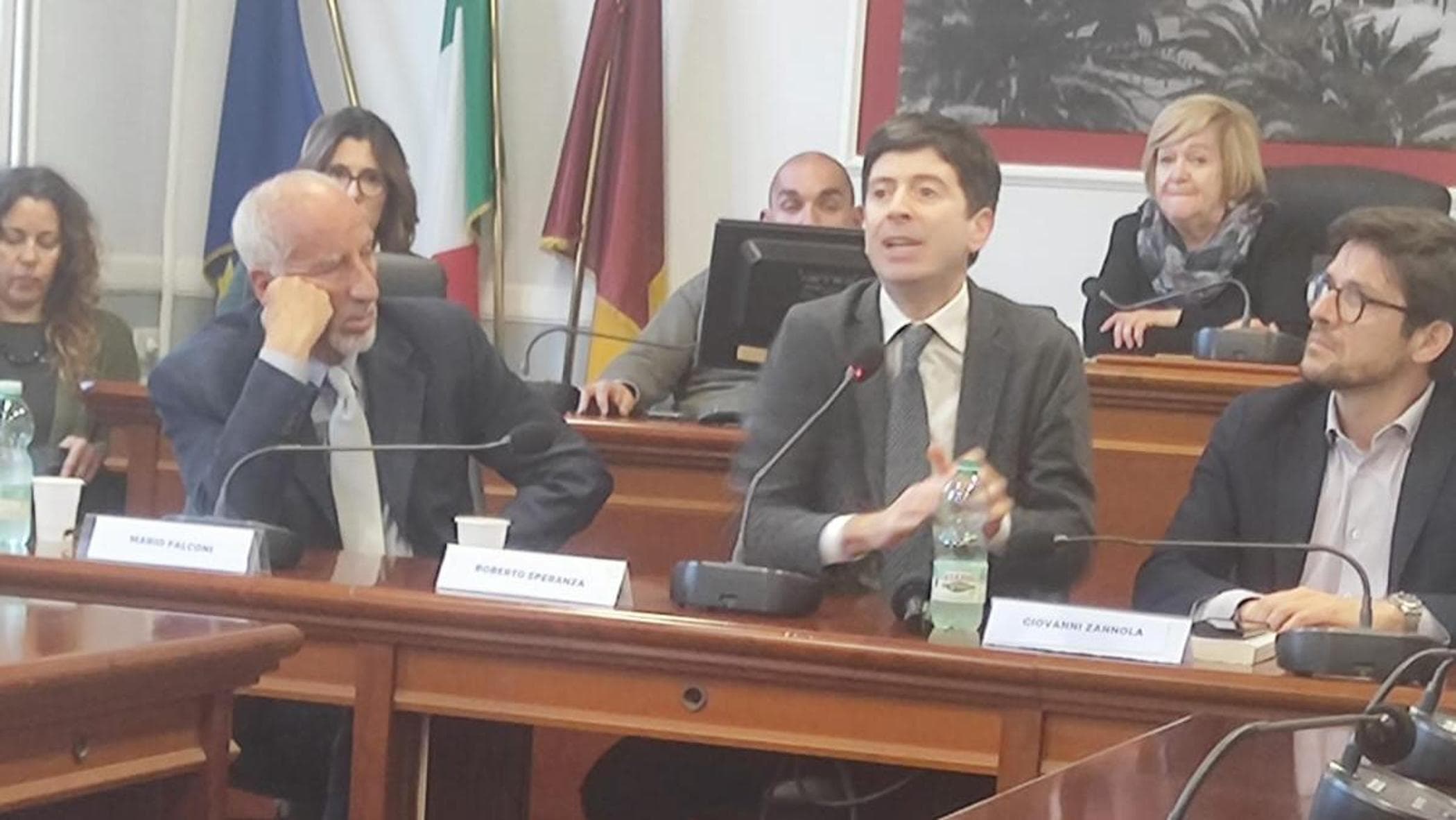 Roberto Speranza minacciato dai no vax a Ostia: