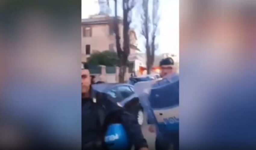 Speranza contesto da cittadini inferociti al grido di "Assassino!". Esce scortato dalla polizia in tenuta anti-sommossa - Grandeinganno