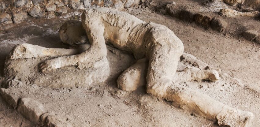 Contrariamente alla credenza popolare, i "resti umani" di Pompei non sono corpi pietrificati, ma sono costituiti da gesso colato negli stampi - Grandeinganno