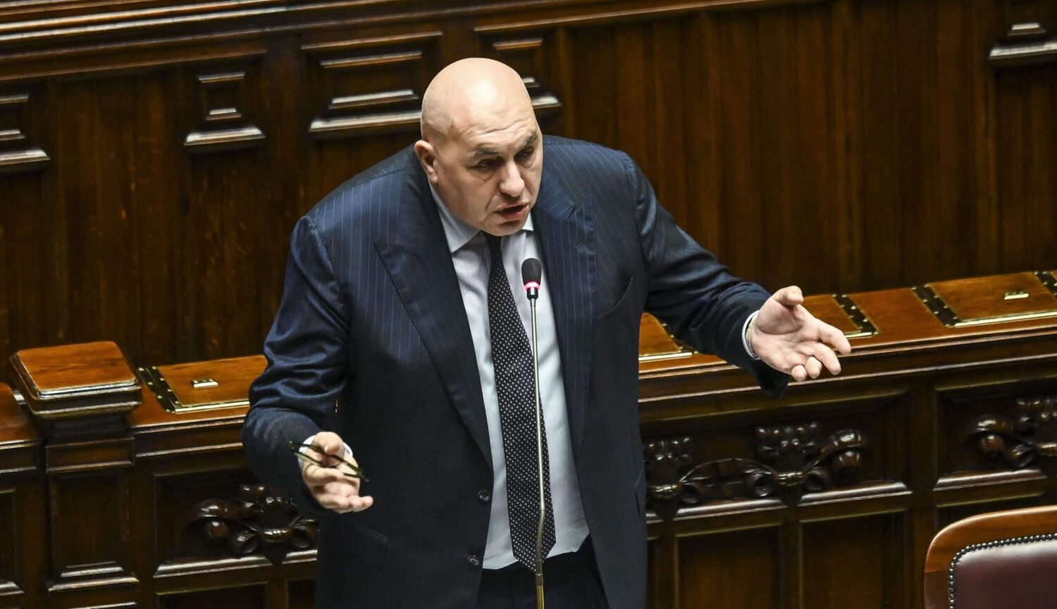 Crosetto: le forniture militari a Kiev restano segrete